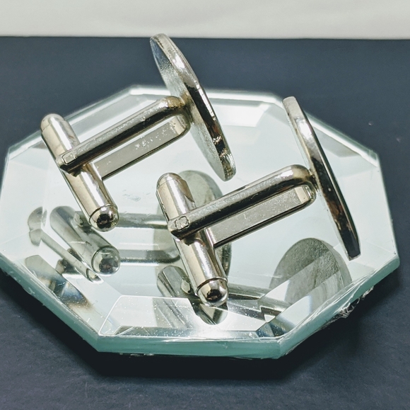 Classy Men's Green Golf Cufflinks - Picture 4 of 5